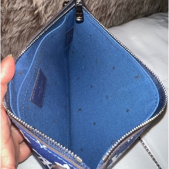 🔥SUPER SALE REDUCTION🔥✅PRICE FIRM✅ AUTHENTIC Louis Vuitton Blue Escale Wristlet - Picture 11 of 17